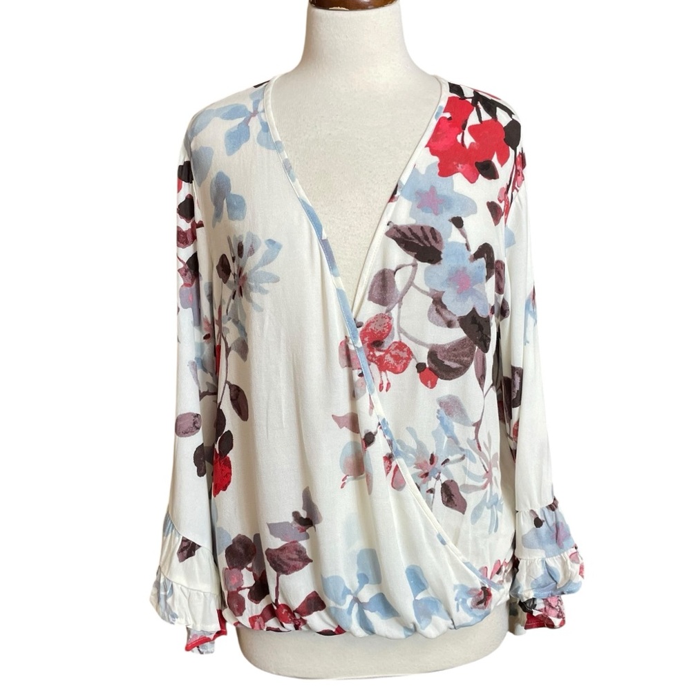 Deja Vu NWT floral crisscross blouse large